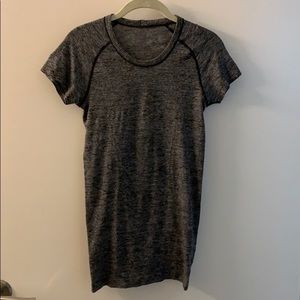 Lululemon women’s swiftly tech crew sz 8